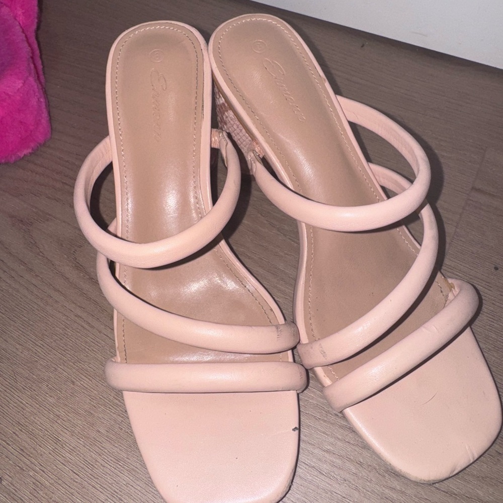 Chic Nude/pink Heels w/ Round Snakeskin Heel Design
